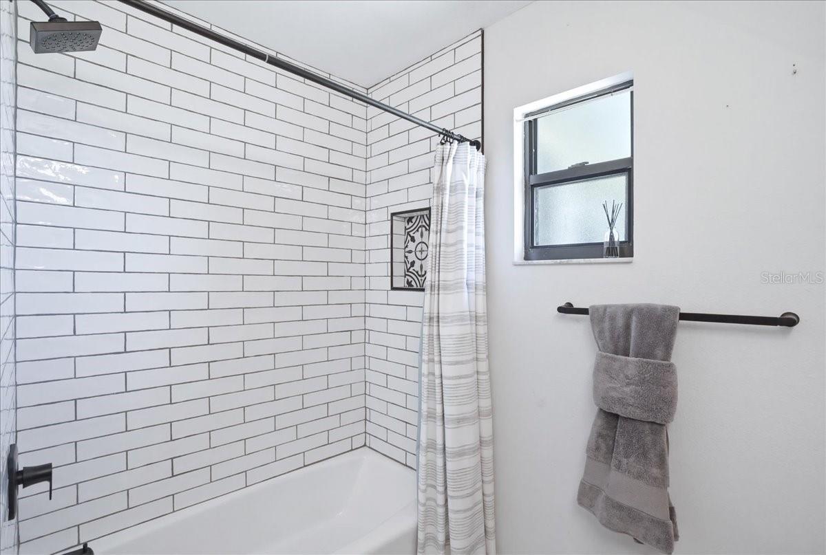 Image 21 of 72 For 4503 4th Avenue Drive E