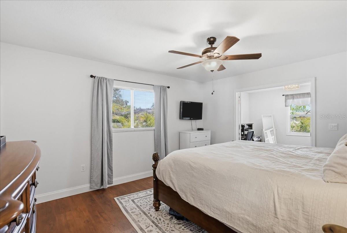 Image 31 of 72 For 4503 4th Avenue Drive E