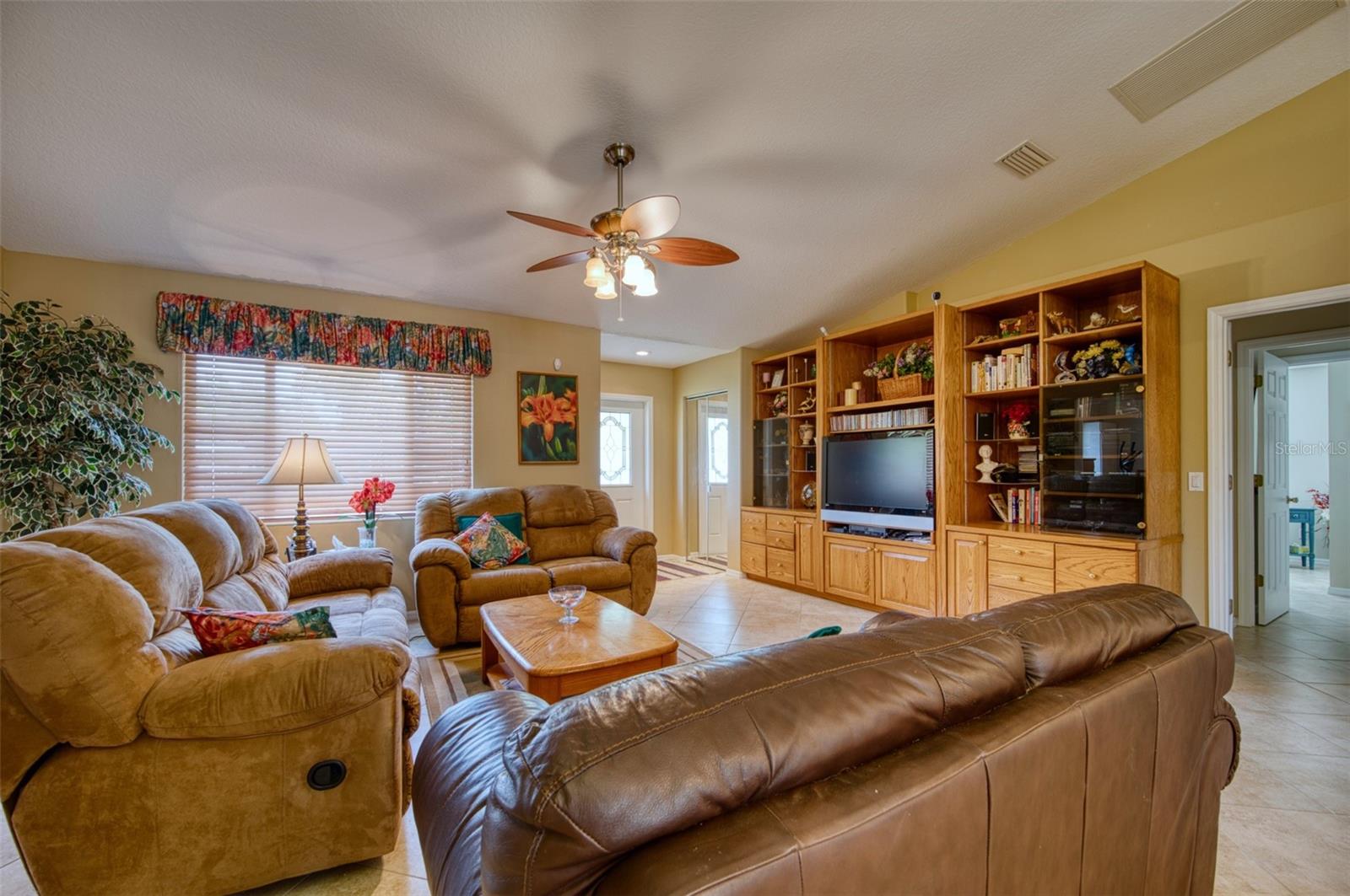 Image 4 of 22 For 541 Falkland Road