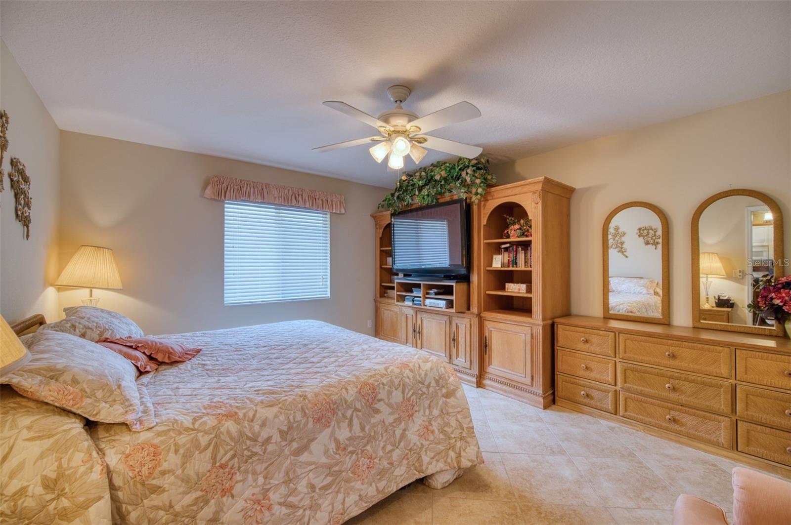 Image 7 of 22 For 541 Falkland Road