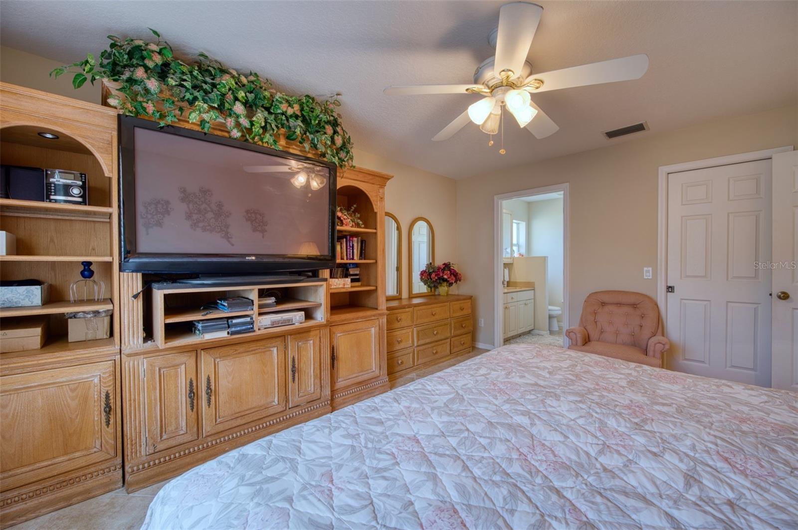 Image 8 of 22 For 541 Falkland Road