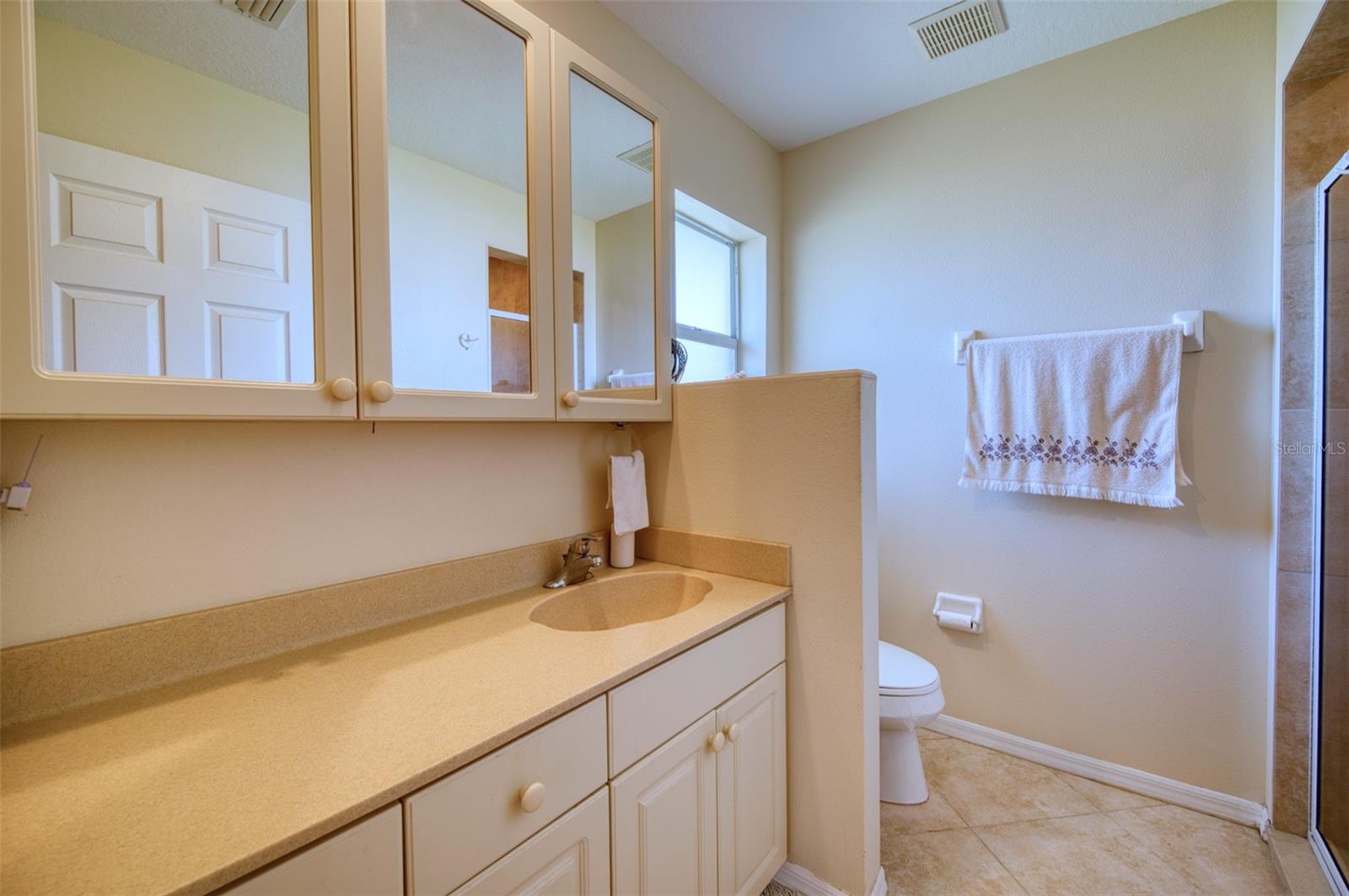 Image 9 of 22 For 541 Falkland Road