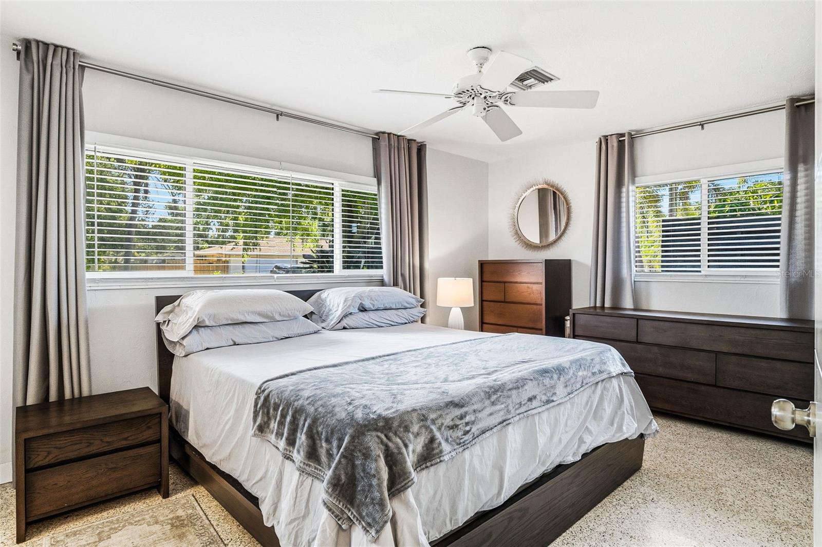 Image 17 of 41 For 2747 Jefferson Circle