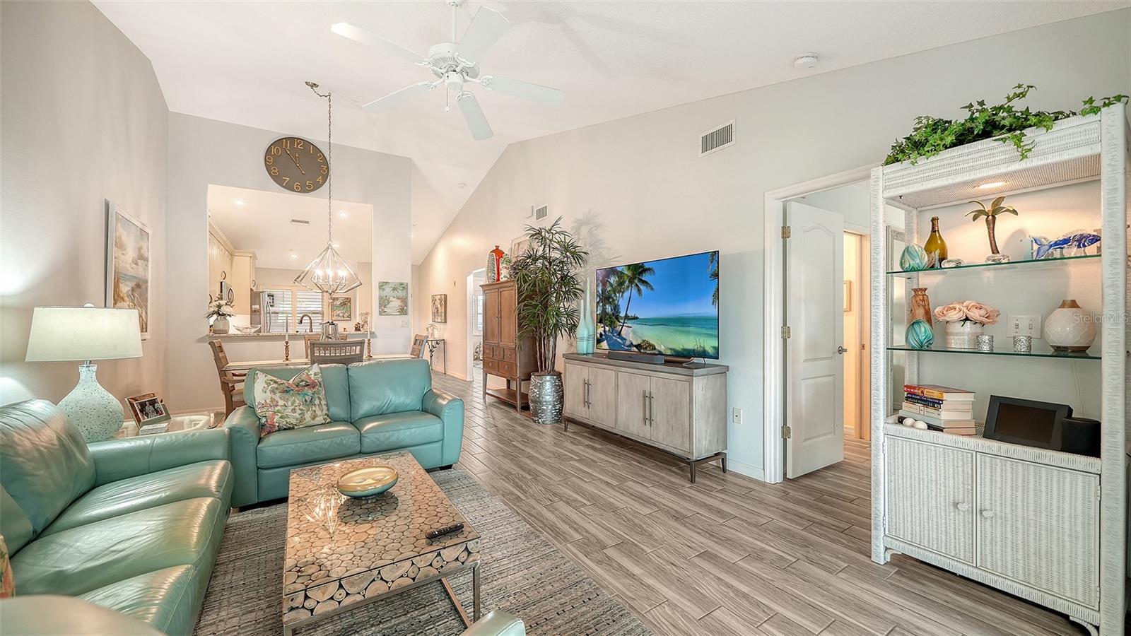Image 15 of 70 For 8750 Olde Hickory Avenue 9305