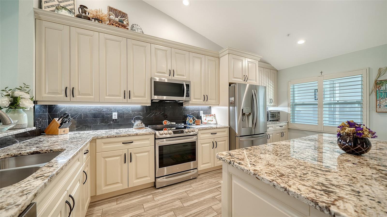 Image 21 of 70 For 8750 Olde Hickory Avenue 9305