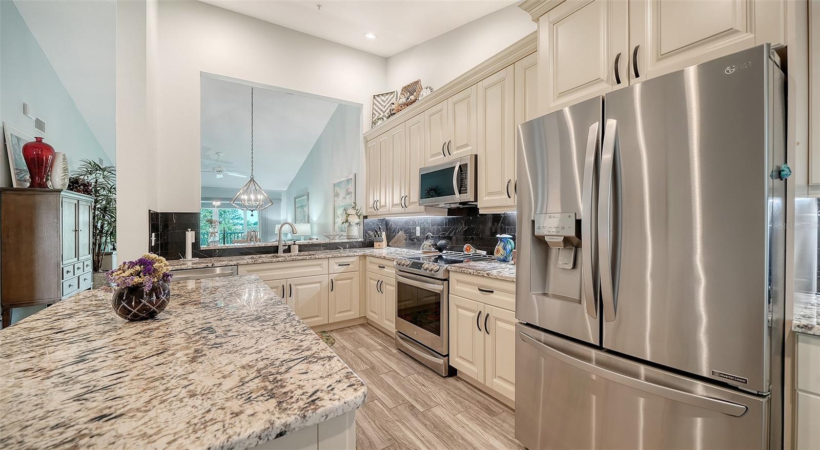 Image 23 of 70 For 8750 Olde Hickory Avenue 9305