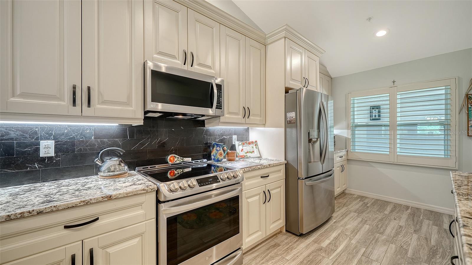 Image 24 of 70 For 8750 Olde Hickory Avenue 9305
