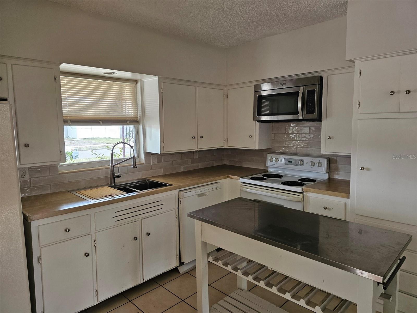 Image 3 of 26 For 7409 Manatee Street