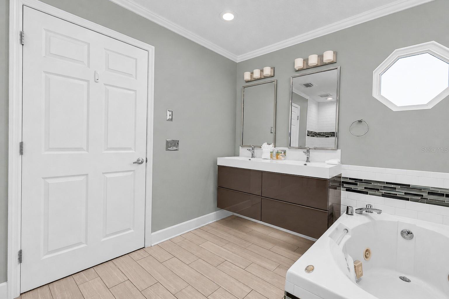 Image 33 of 73 For 2300 Avenue B