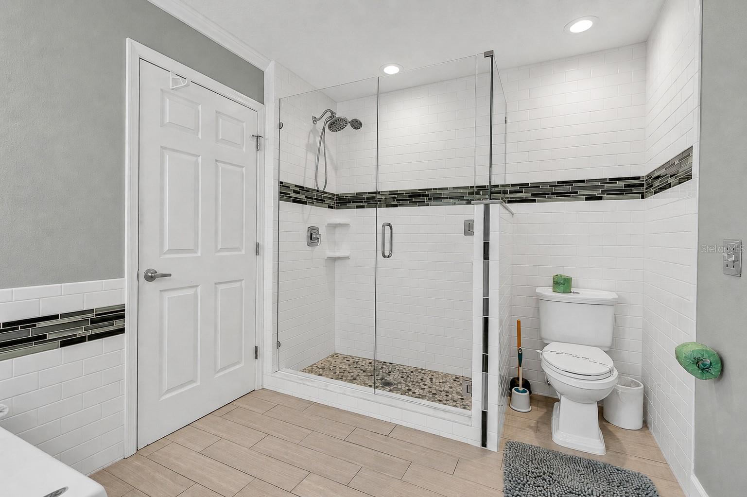 Image 34 of 73 For 2300 Avenue B