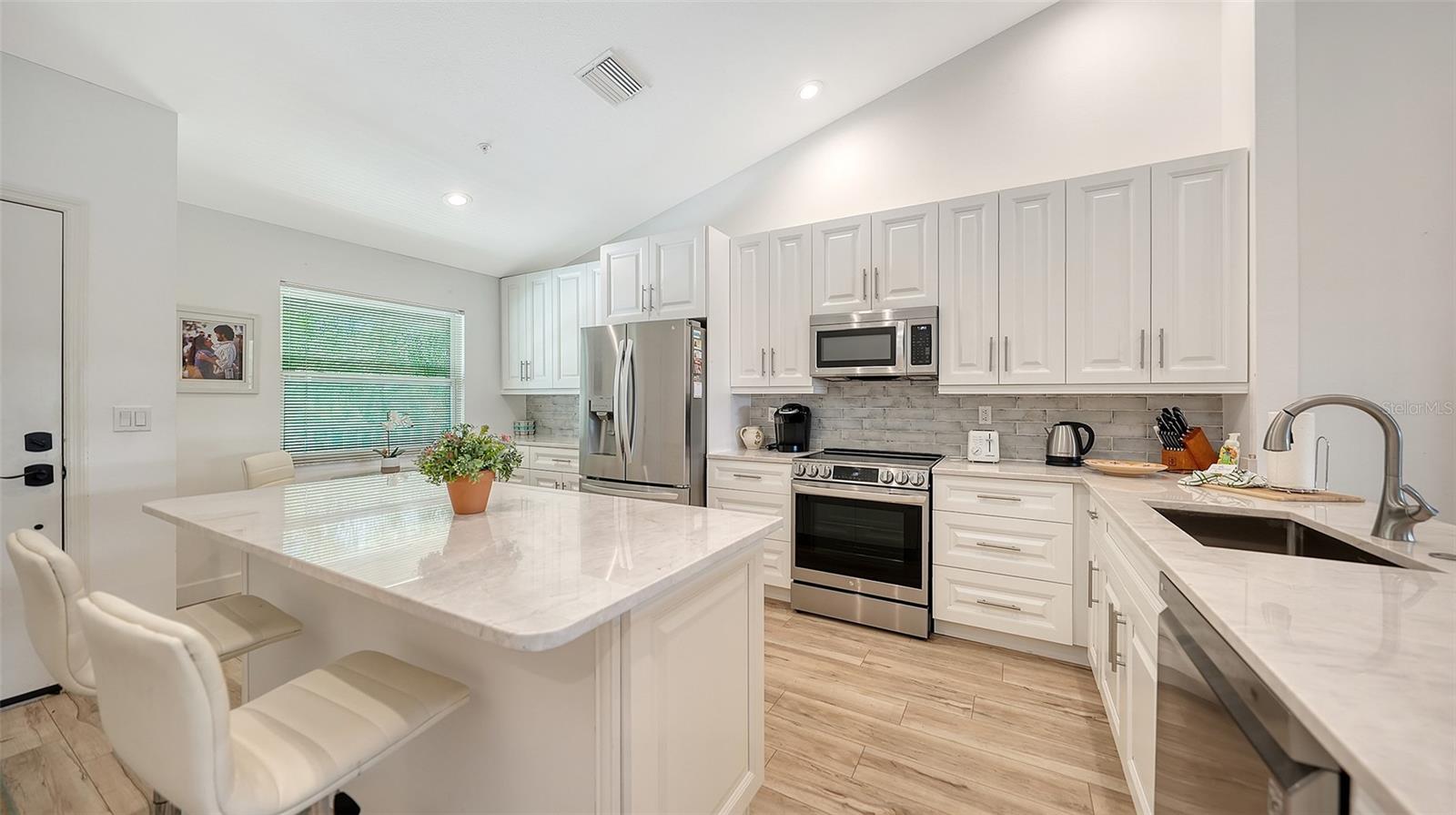 Image 11 of 63 For 8735 Olde Hickory Avenue 8308