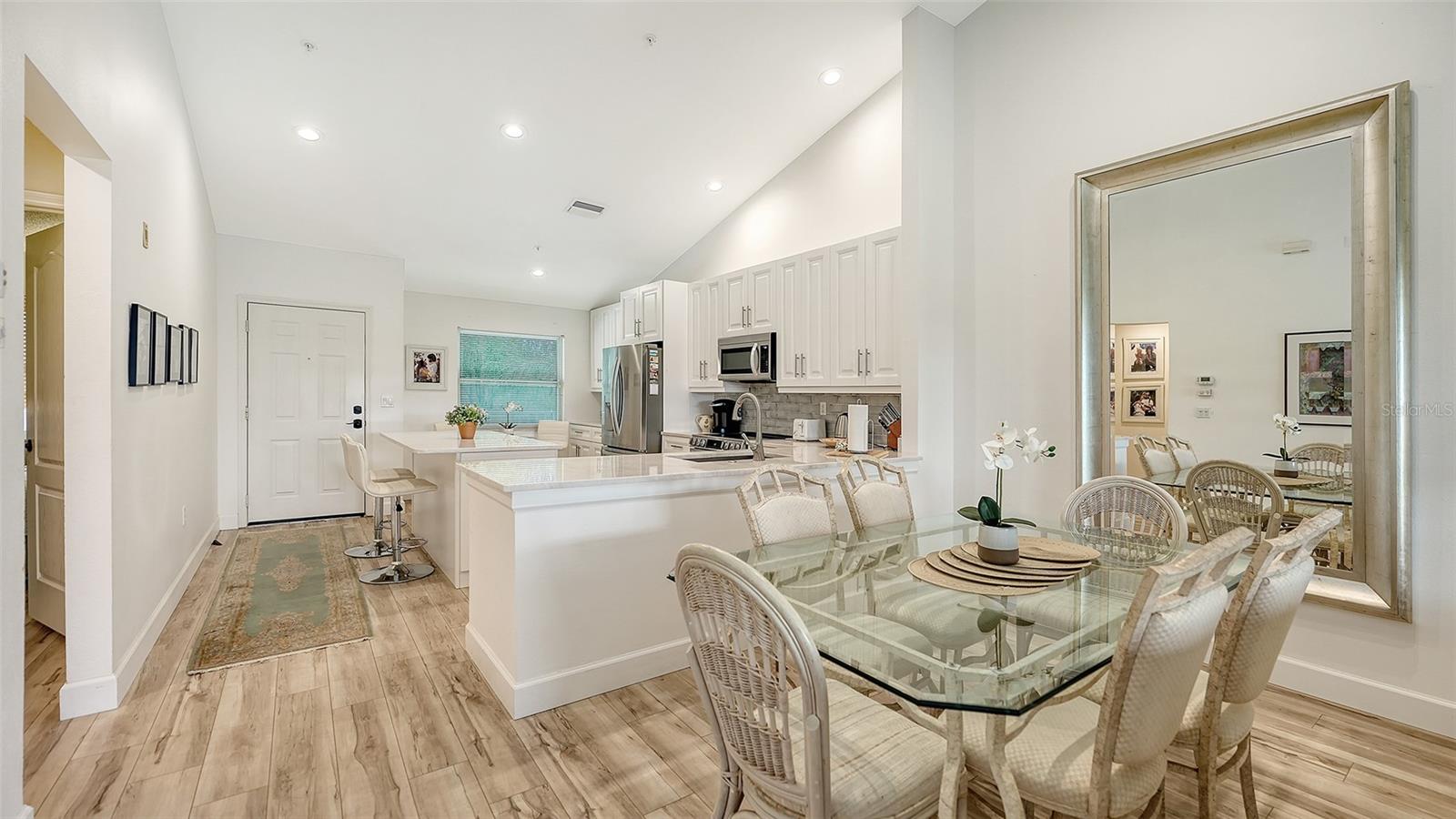 Image 14 of 63 For 8735 Olde Hickory Avenue 8308