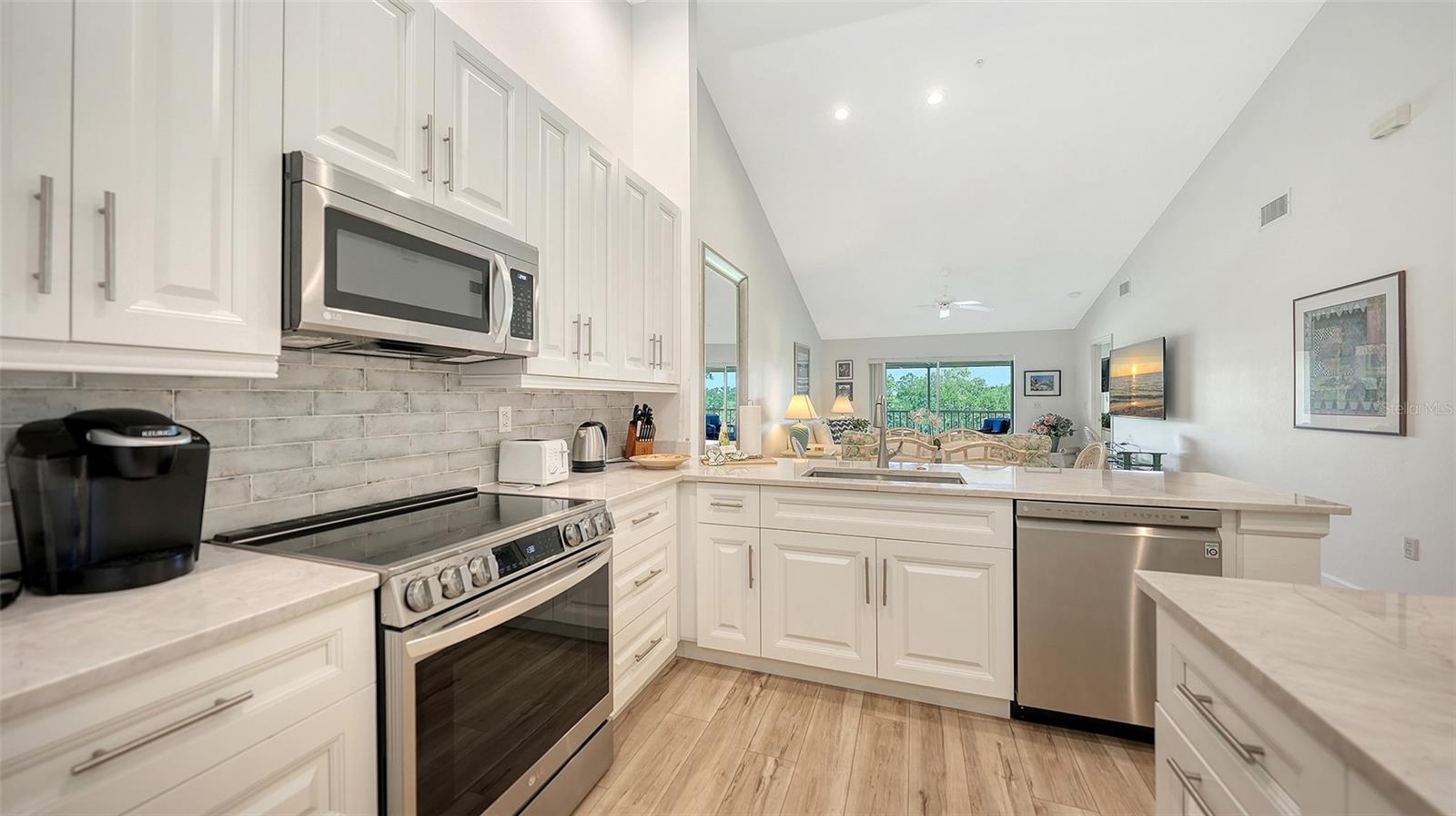 Image 6 of 63 For 8735 Olde Hickory Avenue 8308