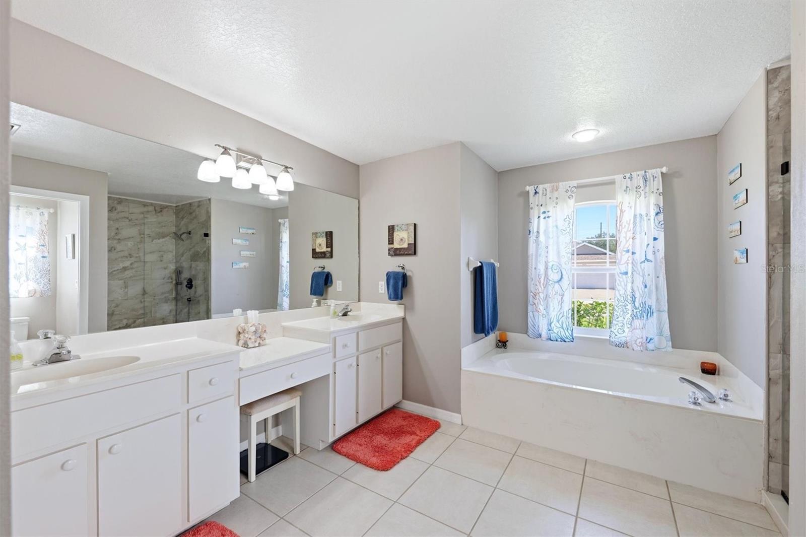 Image 21 of 44 For 3220 45th Avenue E