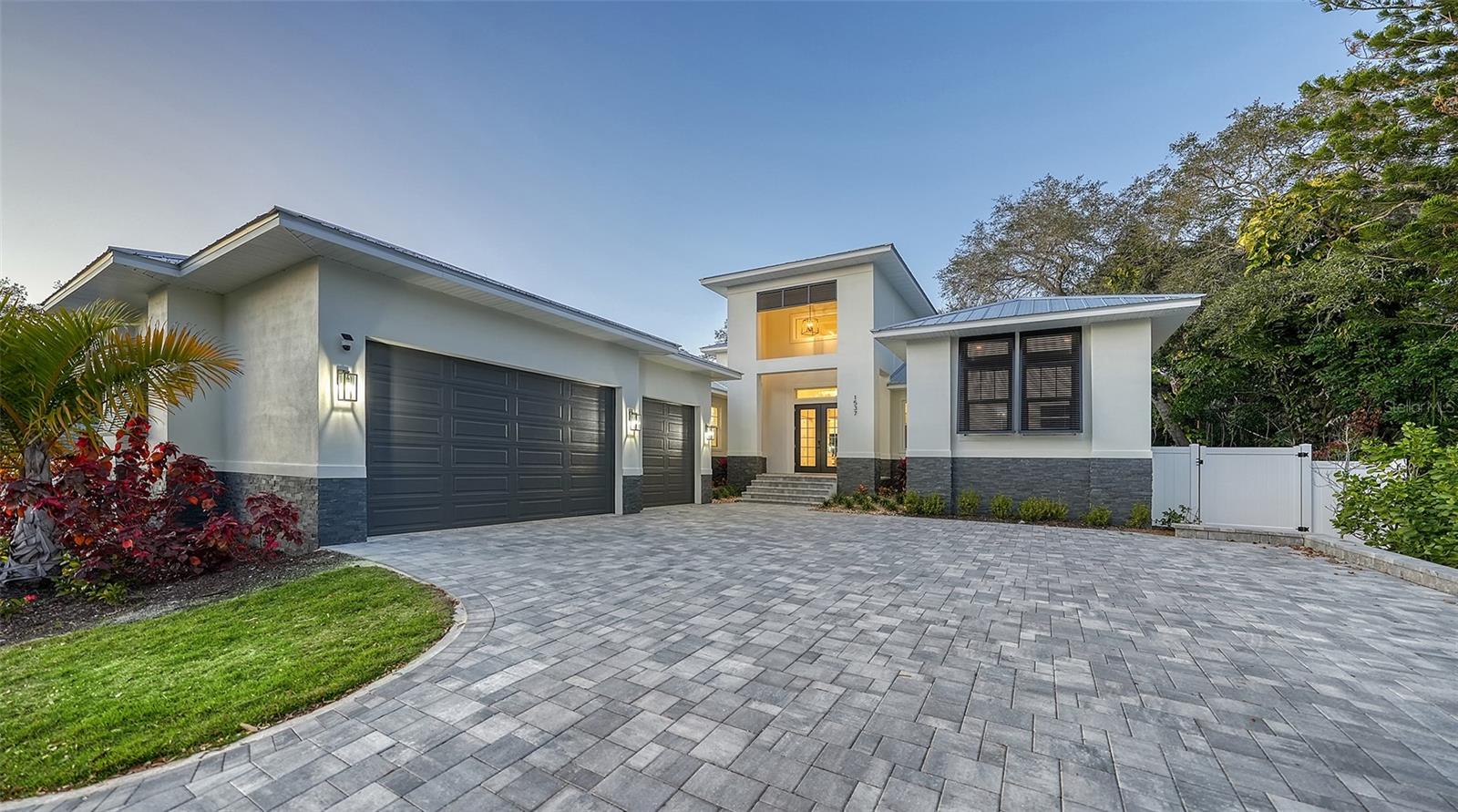 Details for 1537 Siesta Drive, SARASOTA, FL 34239