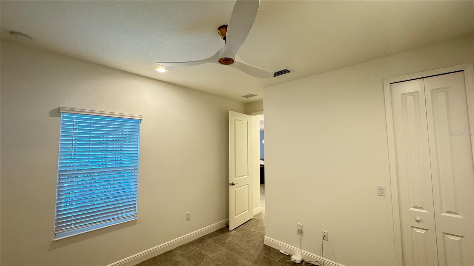 Image 17 of 30 For 14608 Barefoot Lane
