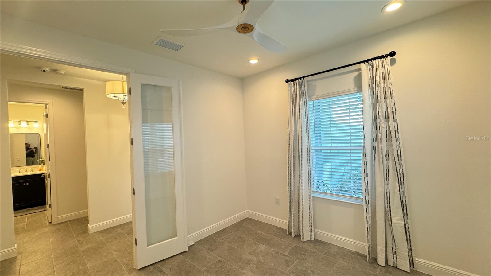 Image 21 of 30 For 14608 Barefoot Lane