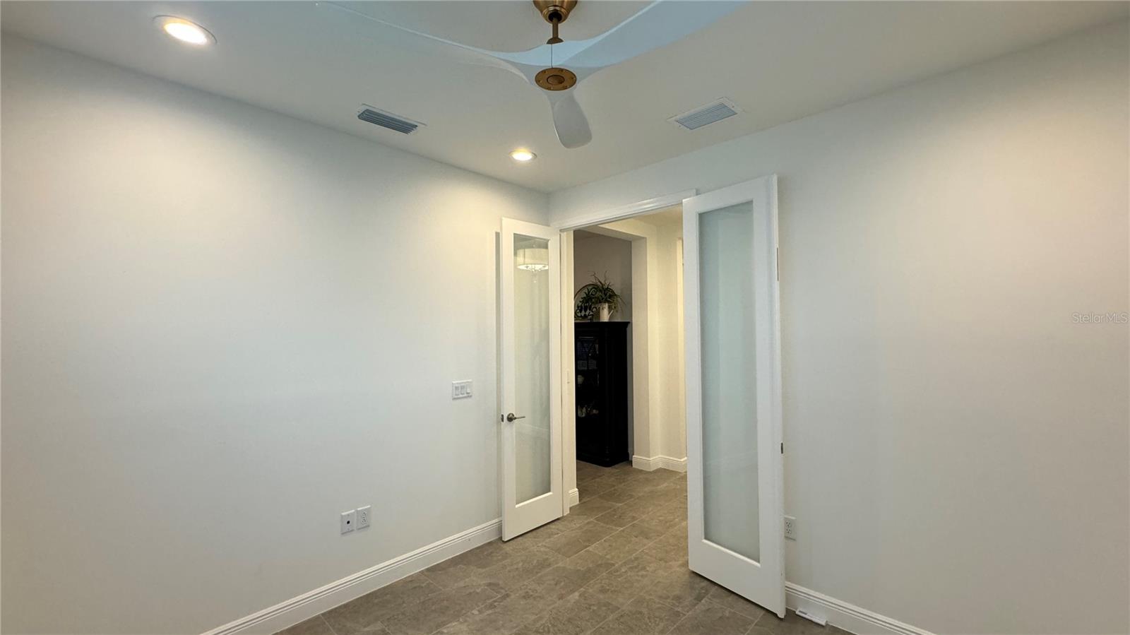 Image 22 of 30 For 14608 Barefoot Lane