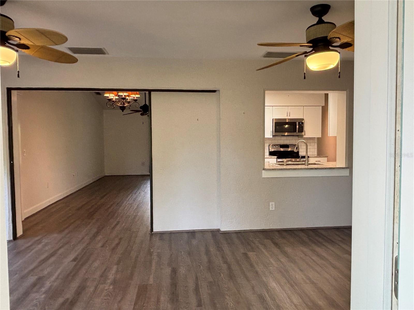 Image 10 of 40 For 10123 Bay Avenue