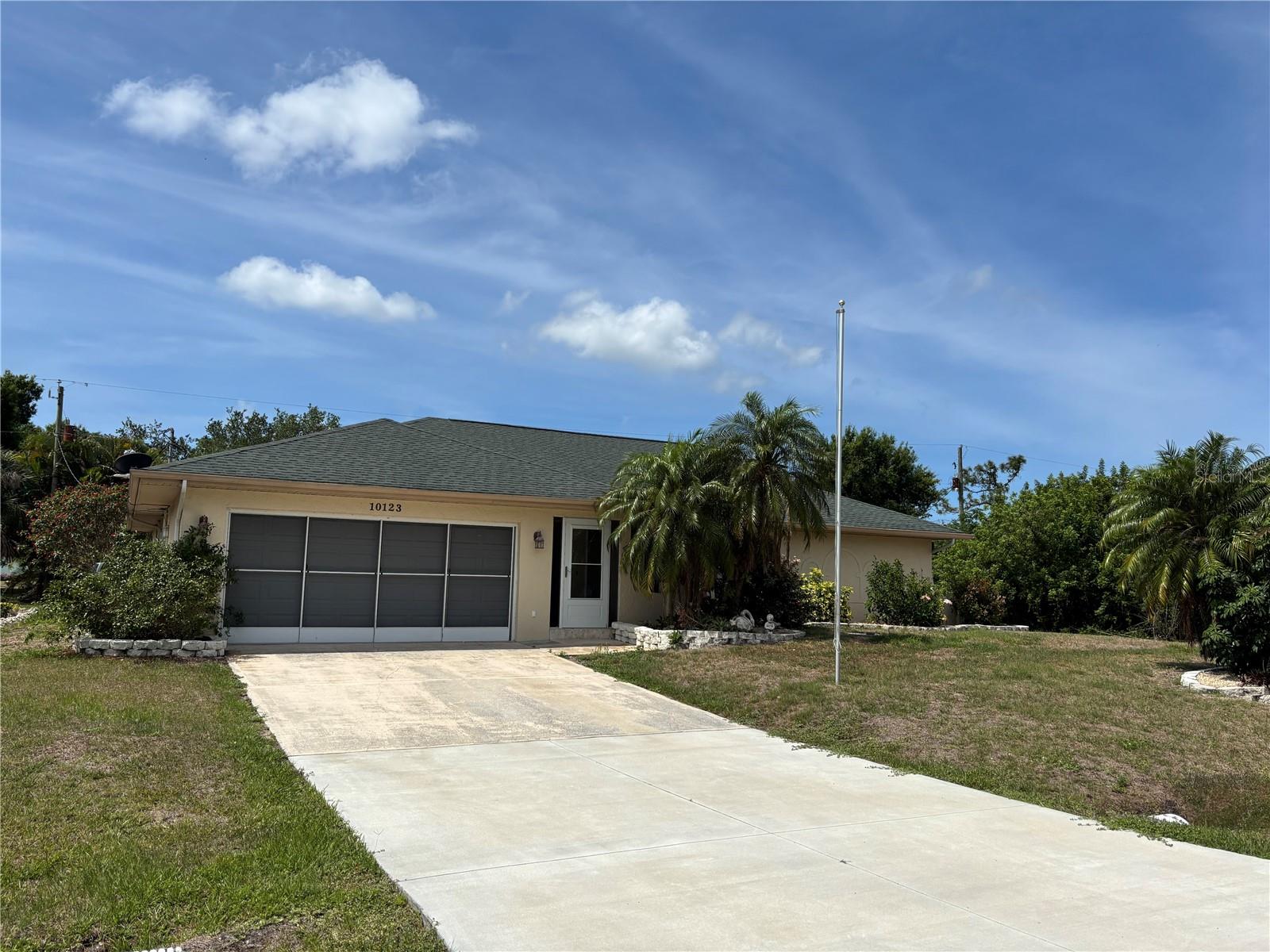 Image 2 of 40 For 10123 Bay Avenue