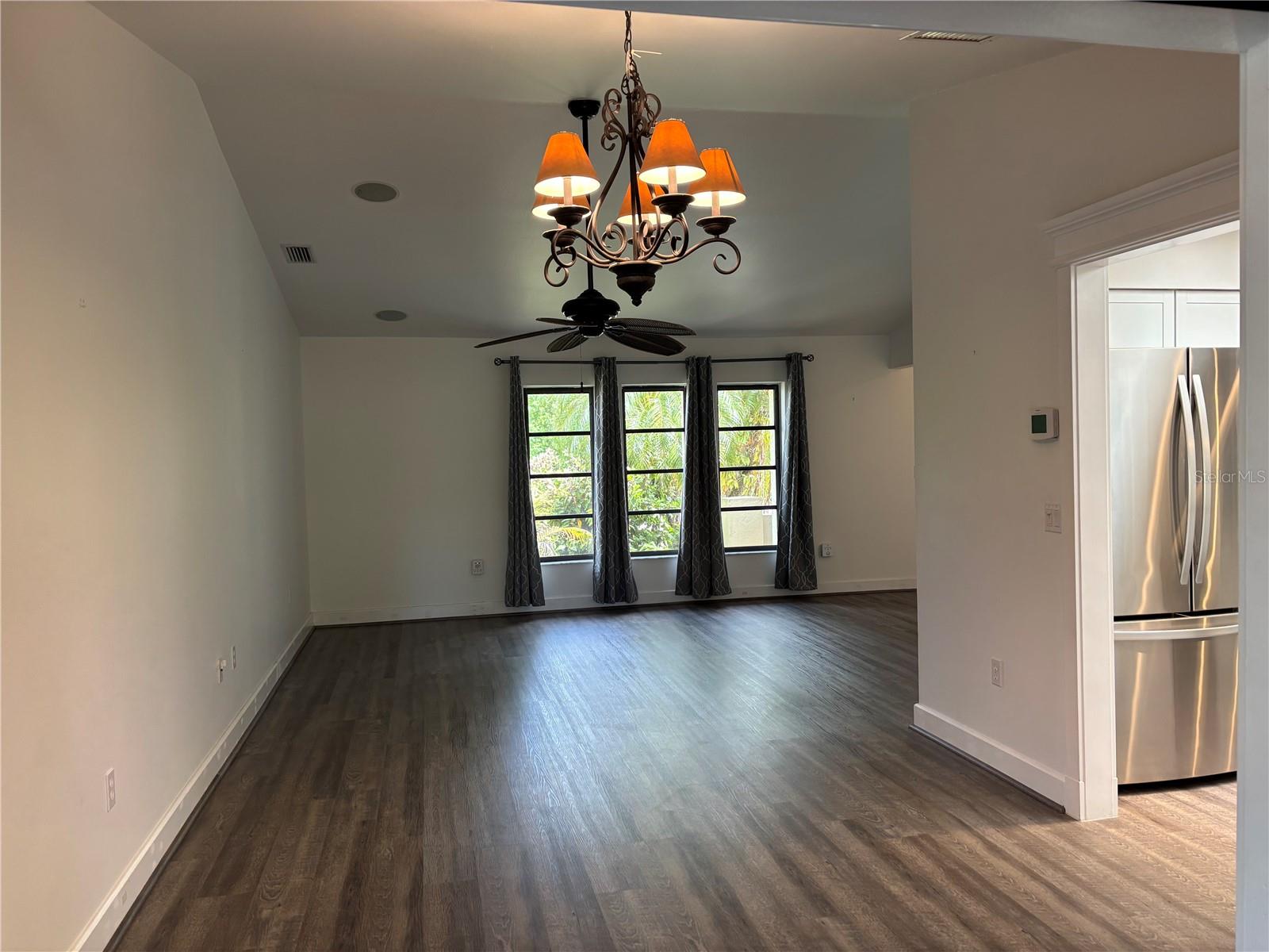 Image 6 of 40 For 10123 Bay Avenue