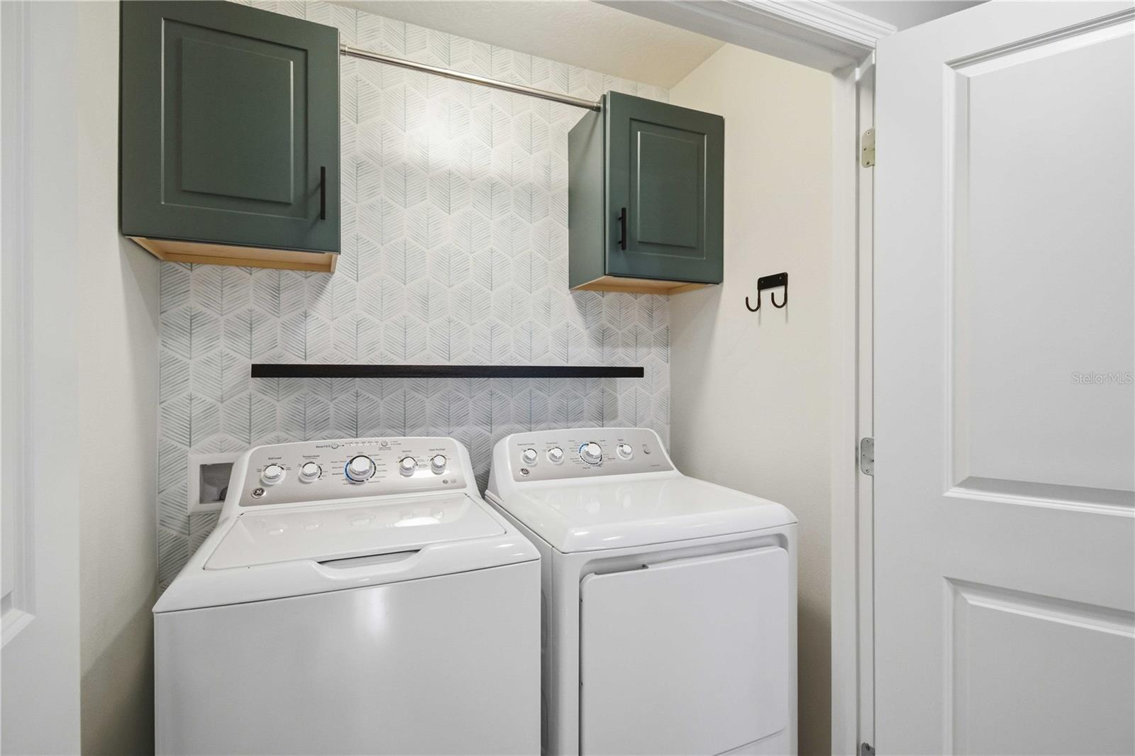 Image 21 of 56 For 11779 Glenside Terrace