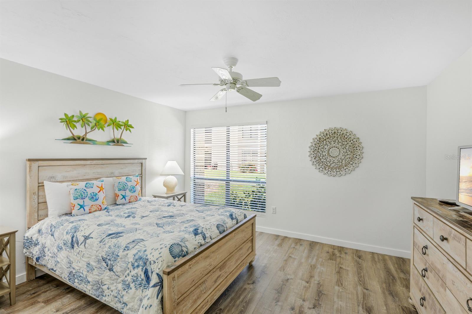 Image 13 of 32 For 1801 Gulf Drive N 184