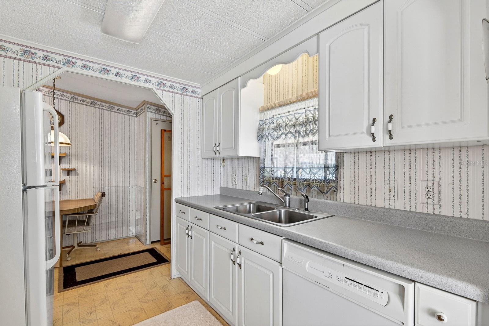 Image 15 of 38 For 8906 31st Avenue E
