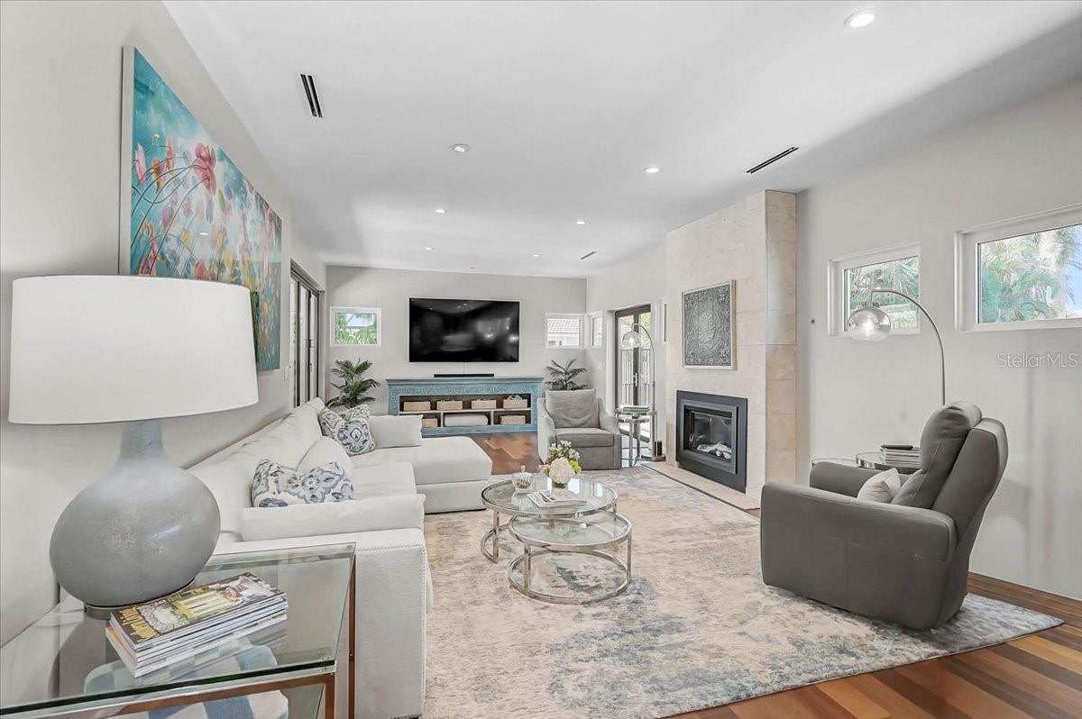 Image 17 of 53 For 627 Owl Way 