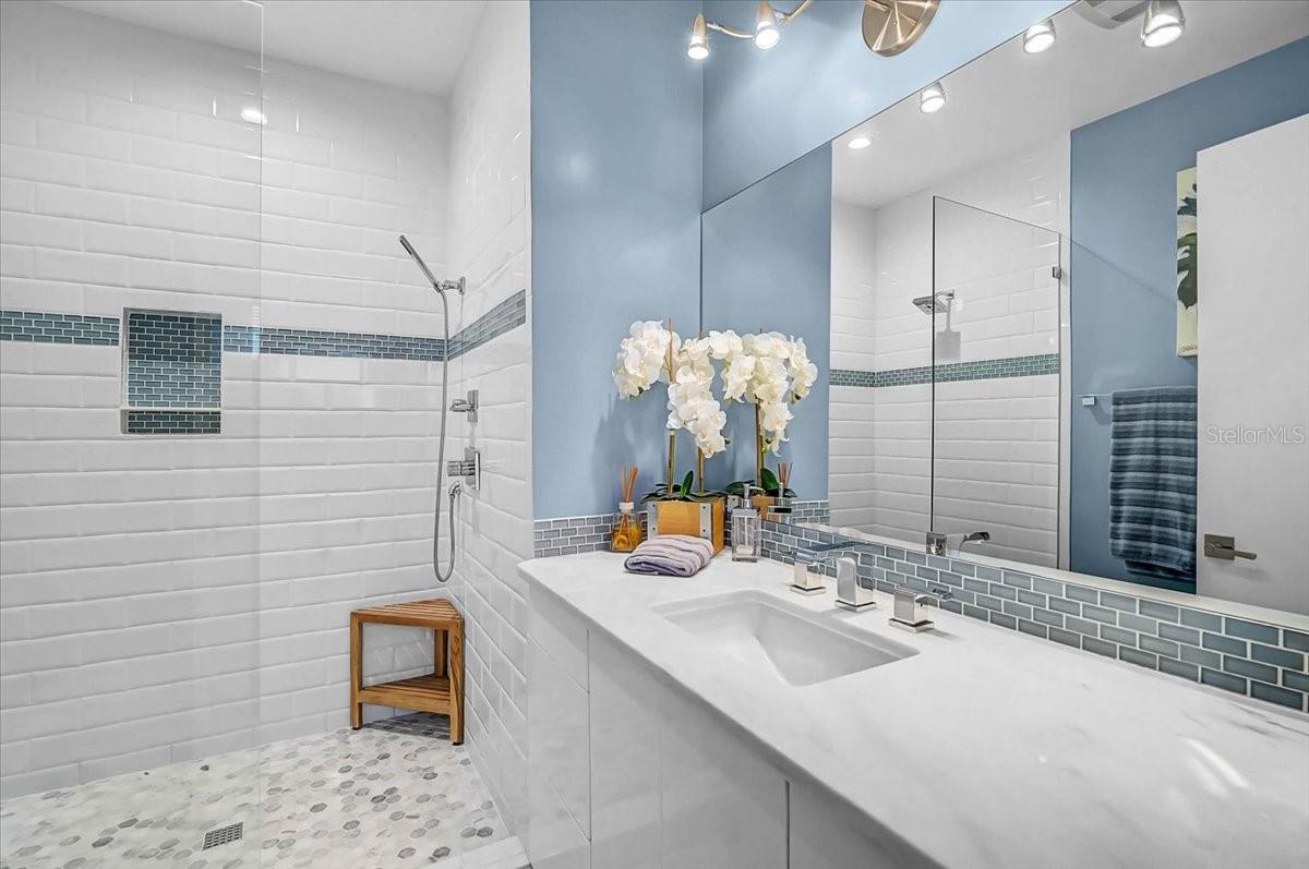 Image 41 of 53 For 627 Owl Way 