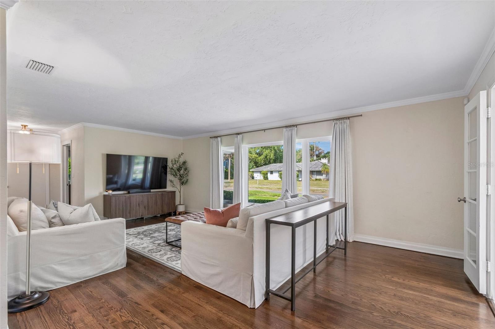 Image 11 of 77 For 301 26th Street W