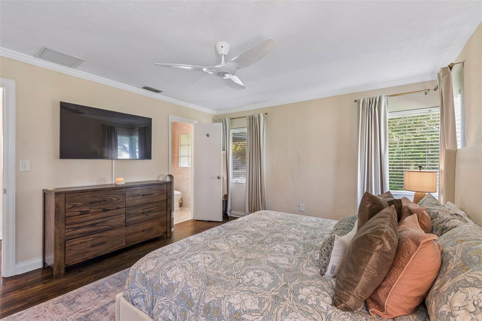 Image 31 of 77 For 301 26th Street W