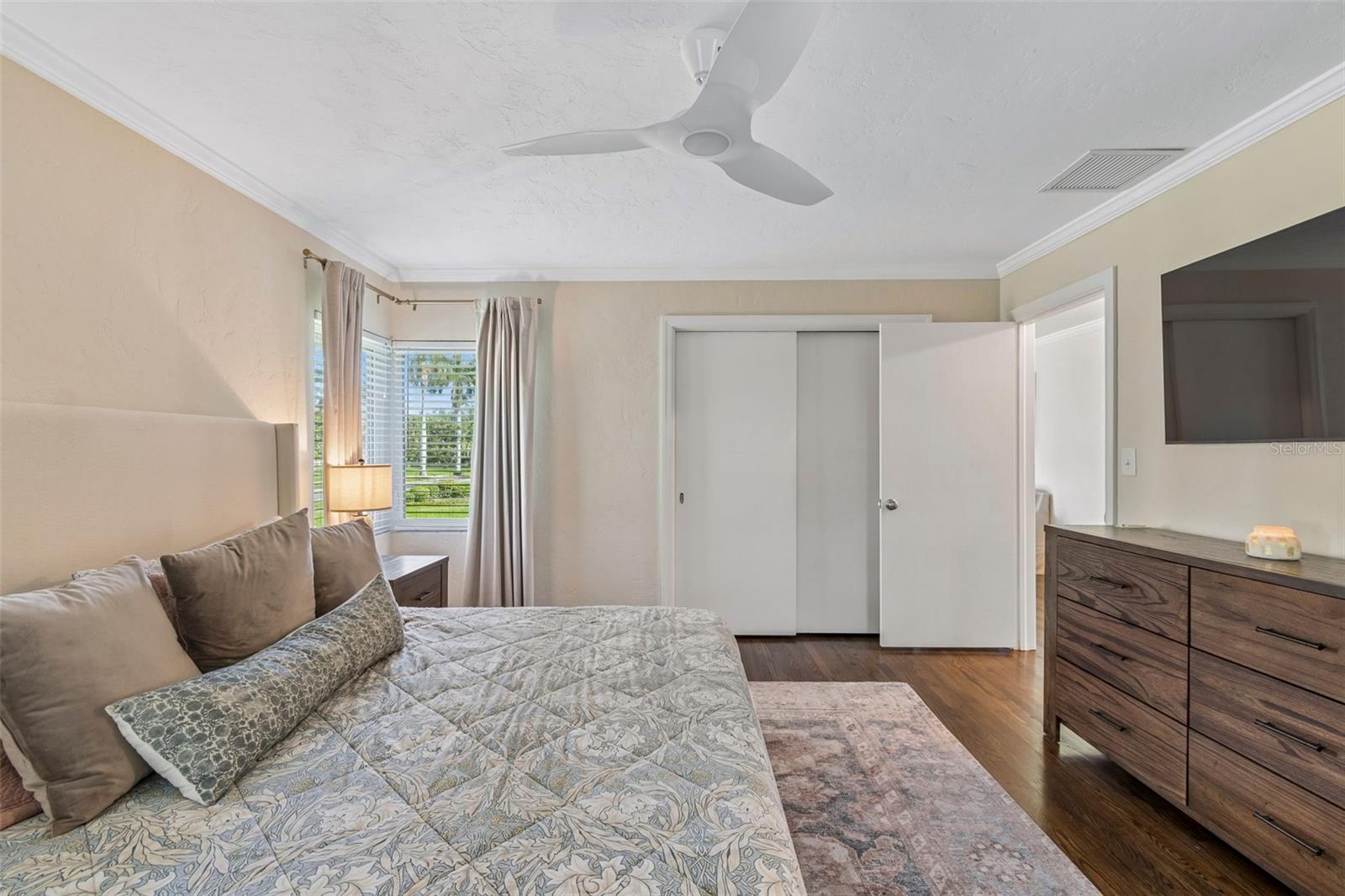 Image 32 of 77 For 301 26th Street W