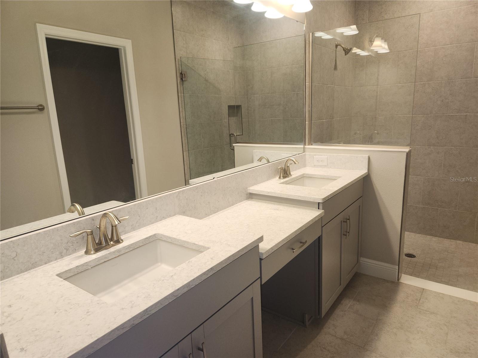 Image 16 of 33 For 12573 Oak Hill Way