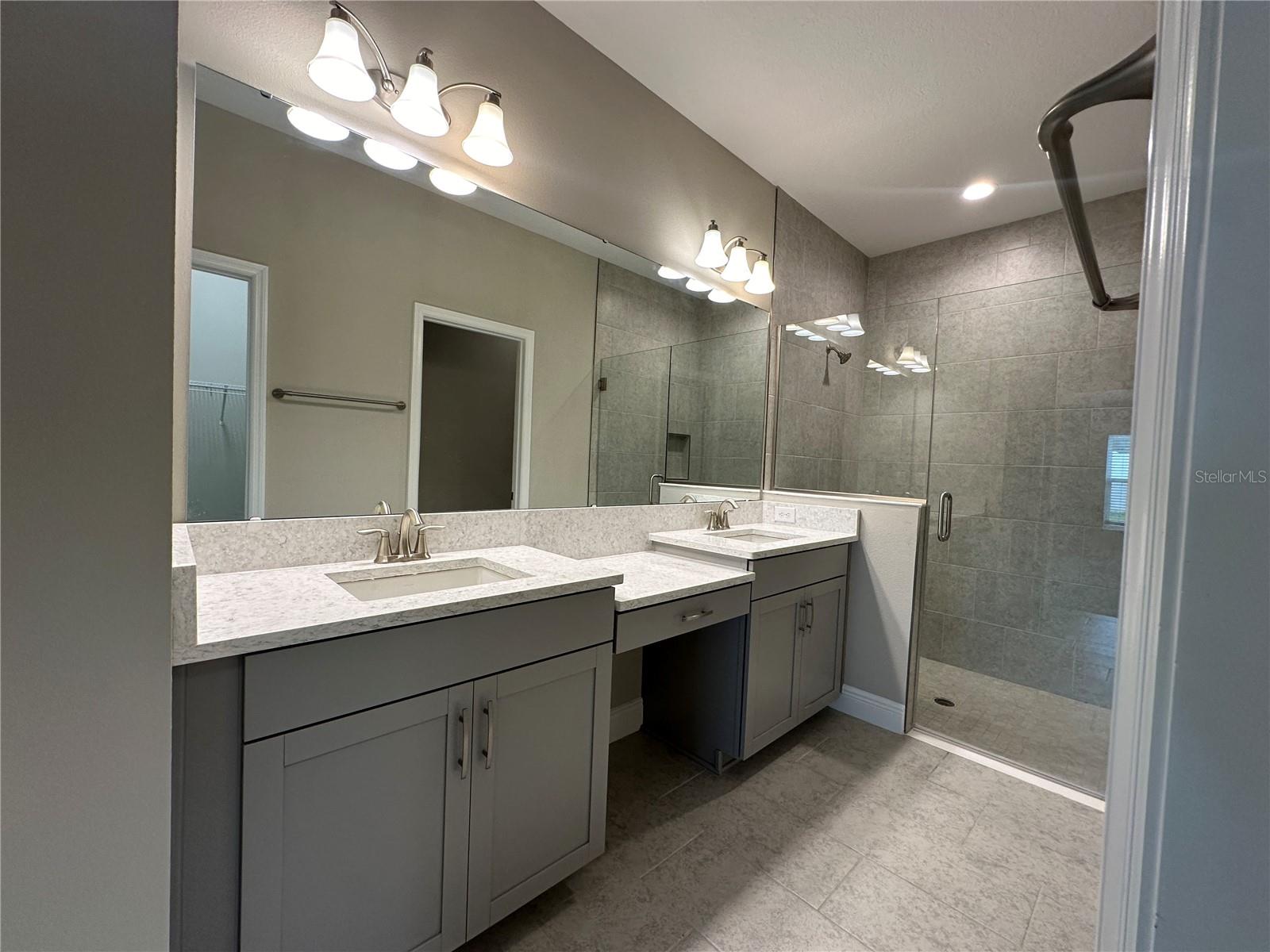Image 17 of 33 For 12573 Oak Hill Way