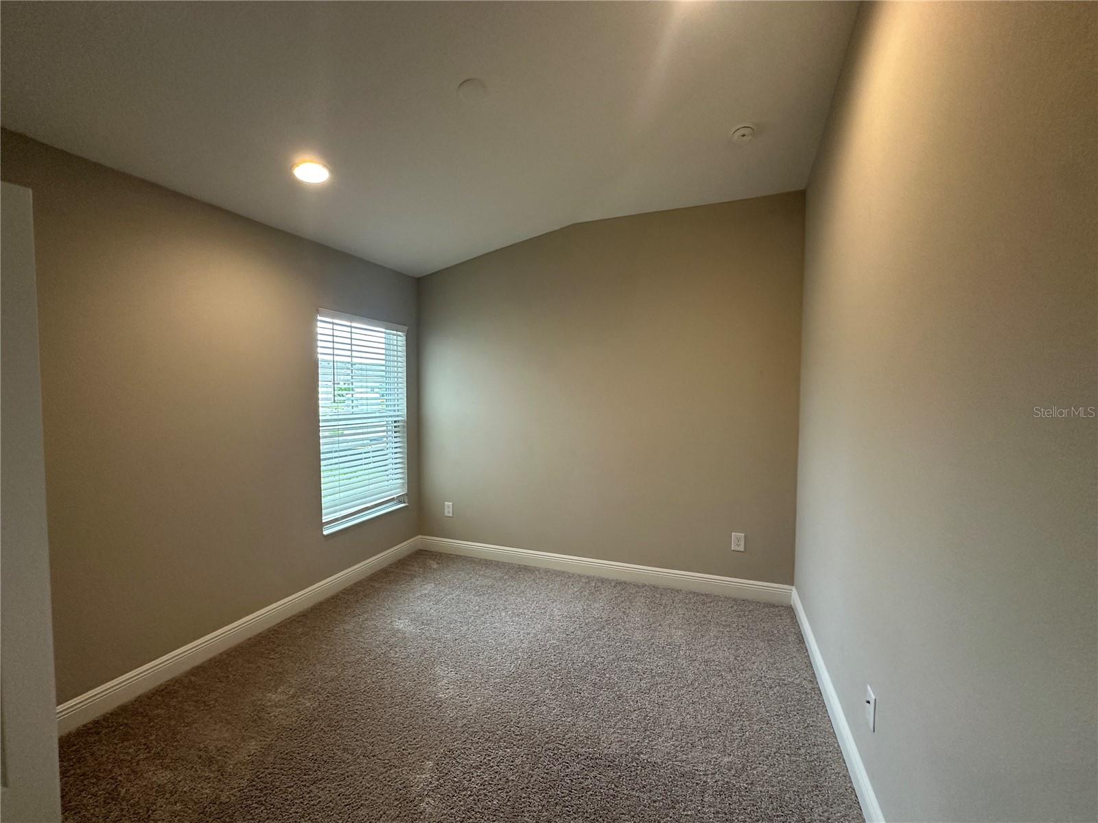 Image 21 of 33 For 12573 Oak Hill Way