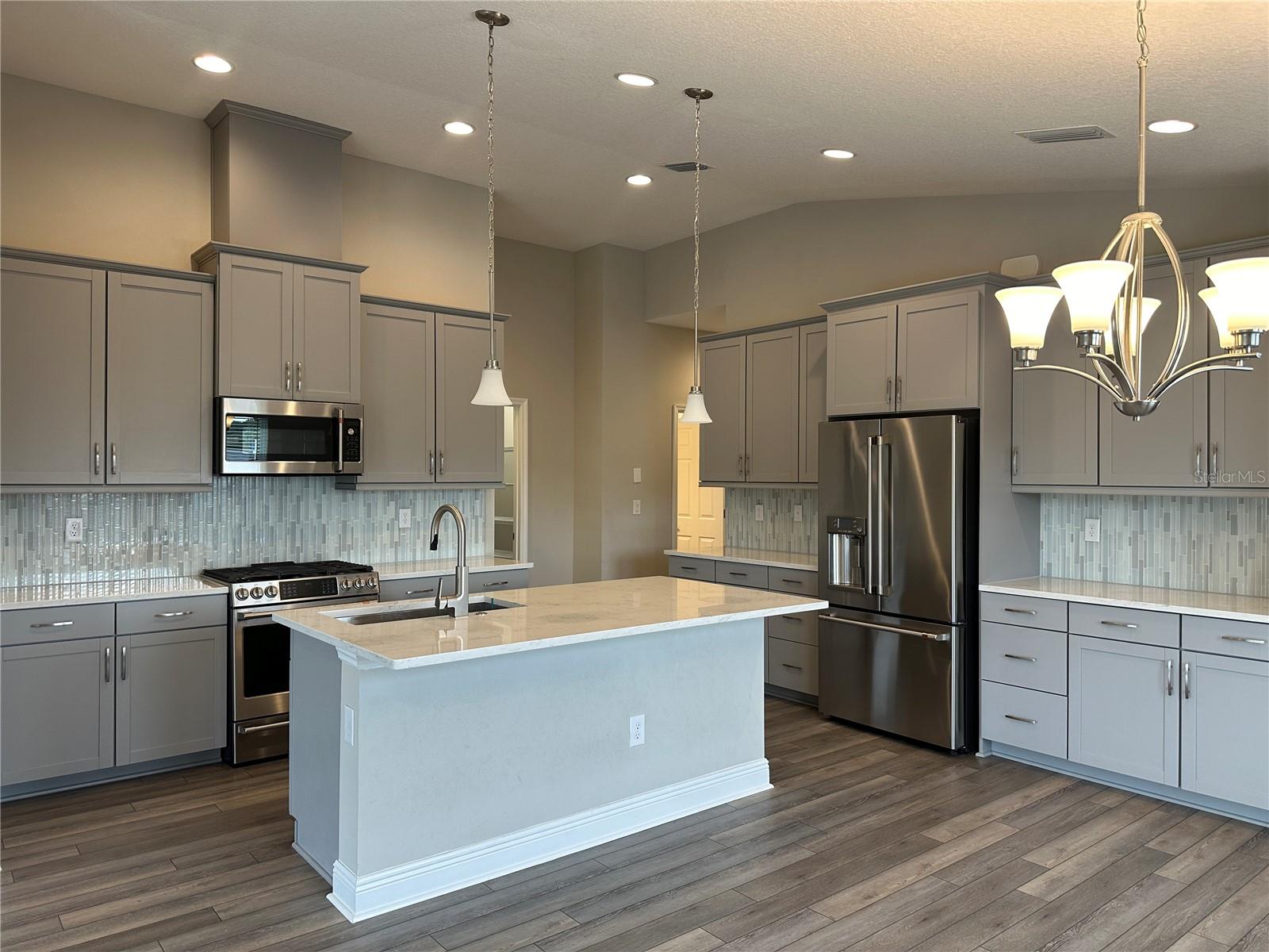 Image 3 of 33 For 12573 Oak Hill Way