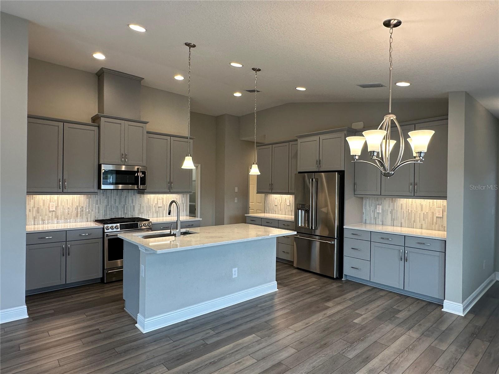 Image 7 of 33 For 12573 Oak Hill Way