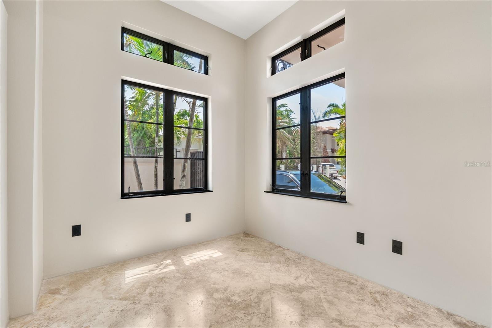 Image 33 of 52 For 324 Siesta Drive