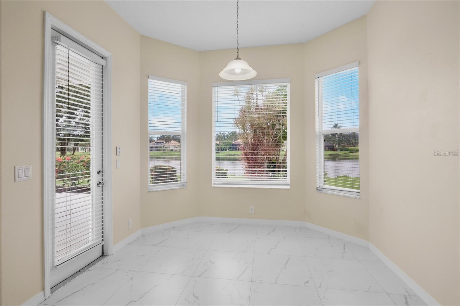 Image 14 of 39 For 4971 Sabal Lake Circle