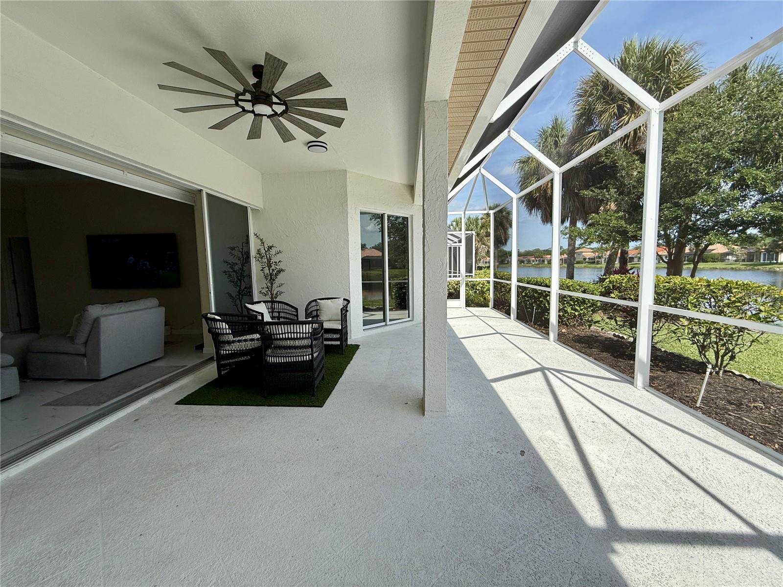 Image 18 of 39 For 4971 Sabal Lake Circle