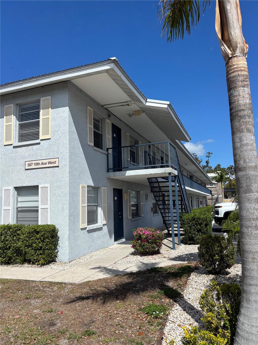 Image 2 of 12 For 507 10th Avenue W