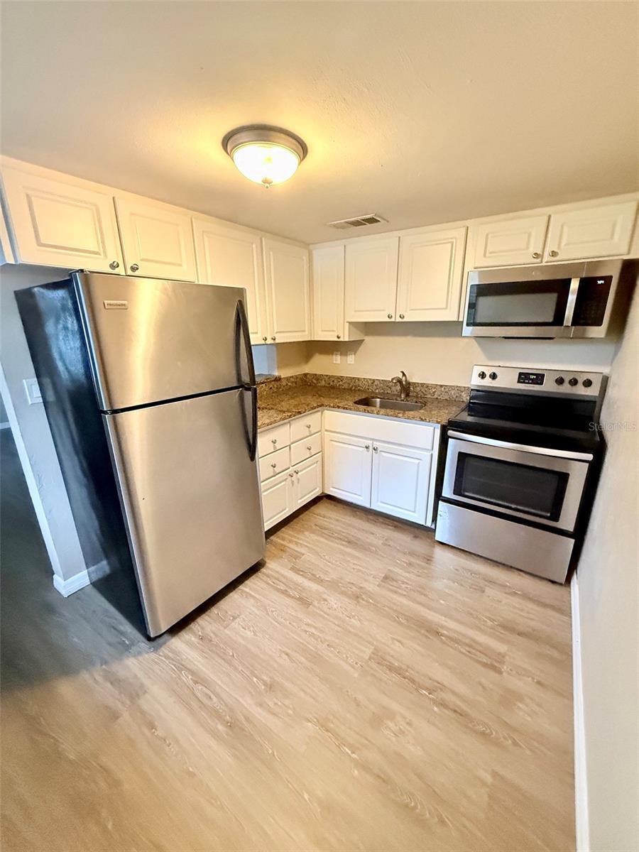 Image 3 of 12 For 507 10th Avenue W