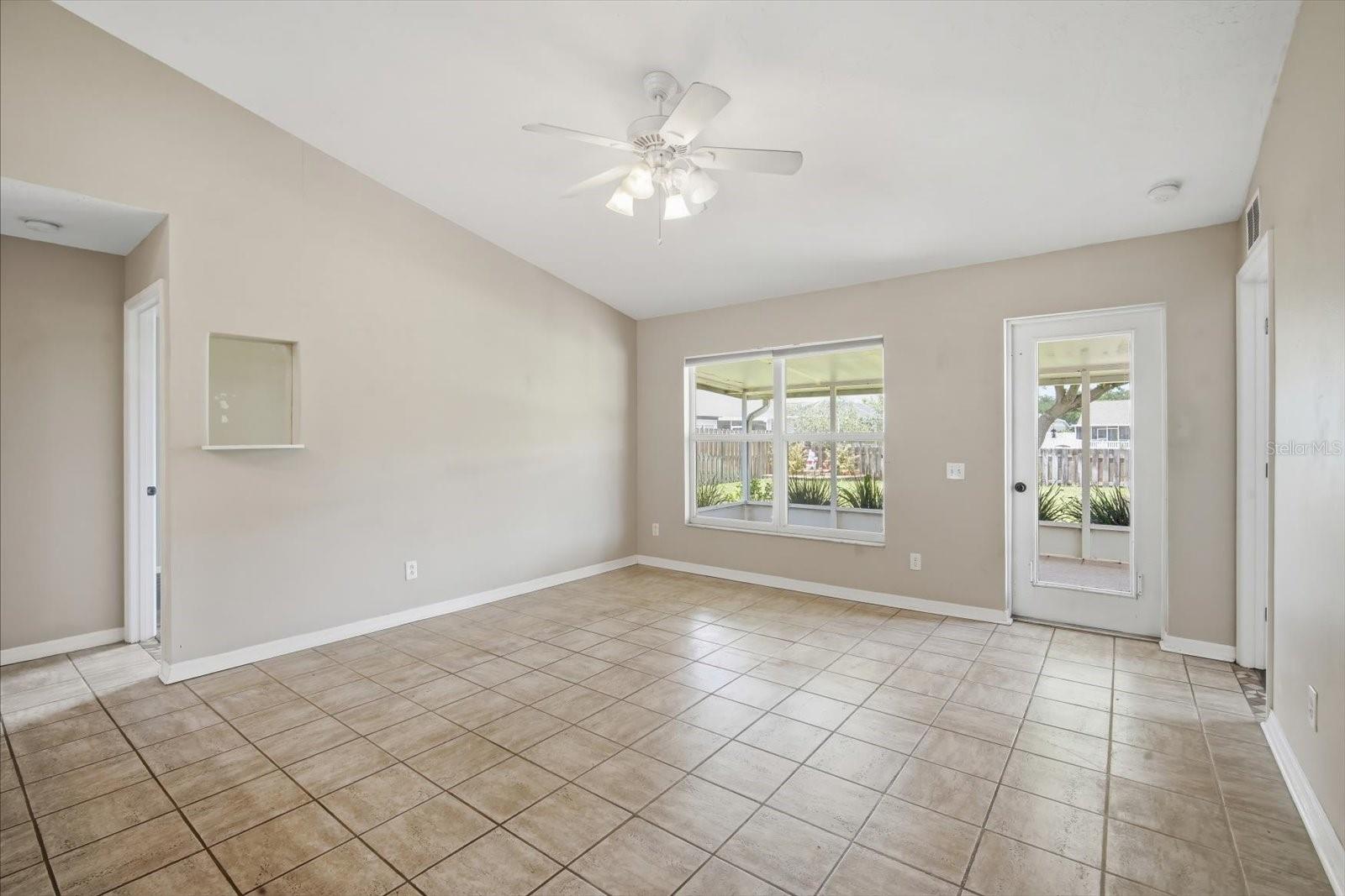 Image 10 of 28 For 11609 4th Avenue E