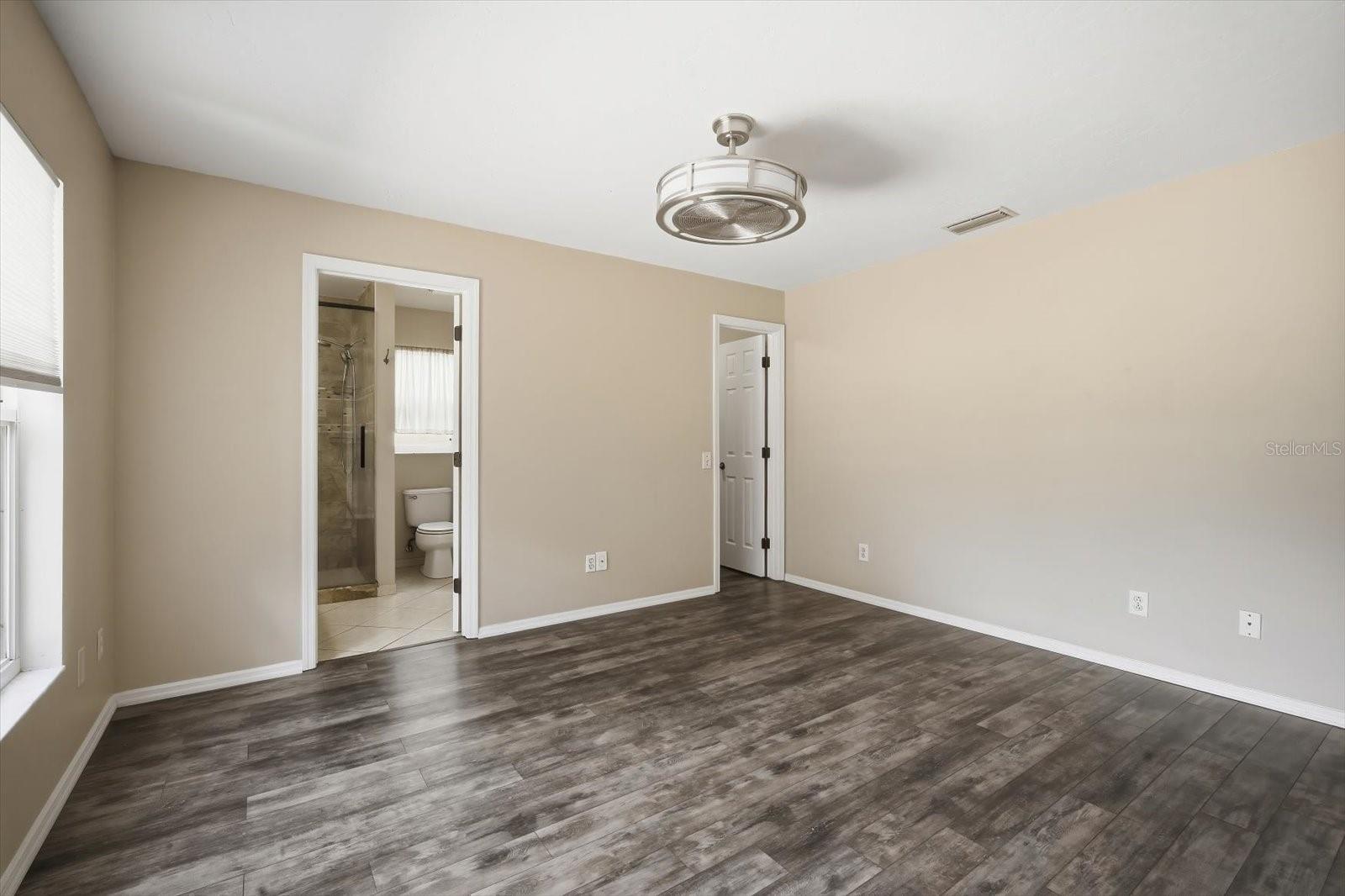 Image 12 of 28 For 11609 4th Avenue E