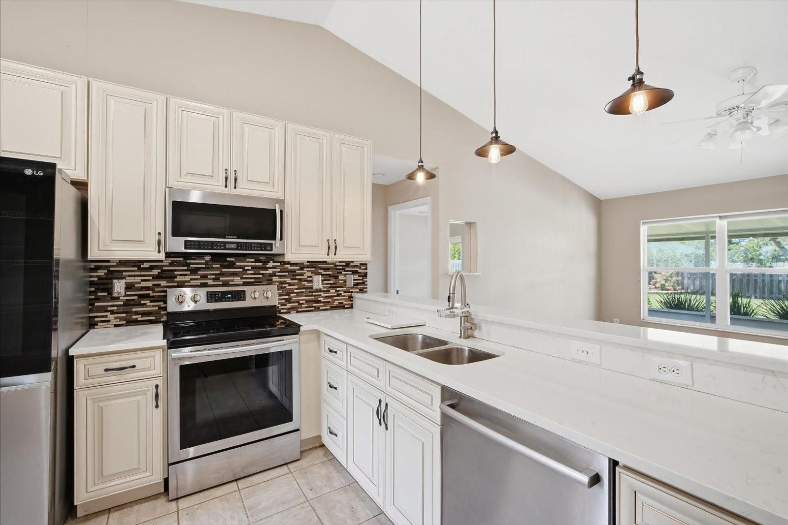 Image 5 of 28 For 11609 4th Avenue E