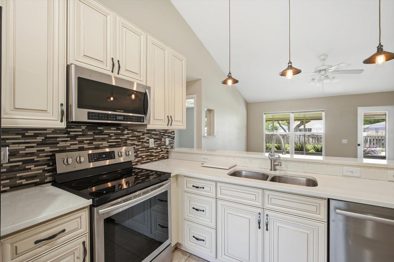 Image 6 of 28 For 11609 4th Avenue E