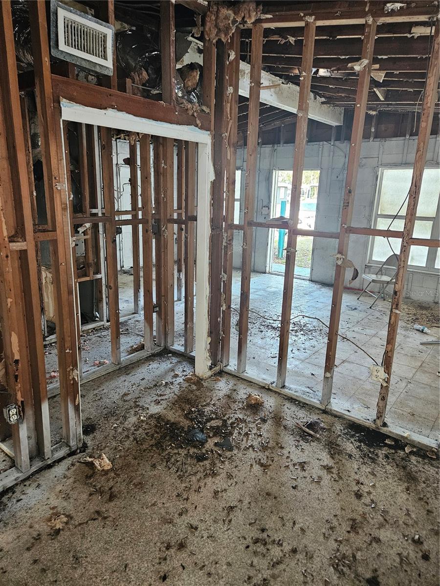Image 10 of 24 For 2814 Palmadelia Avenue
