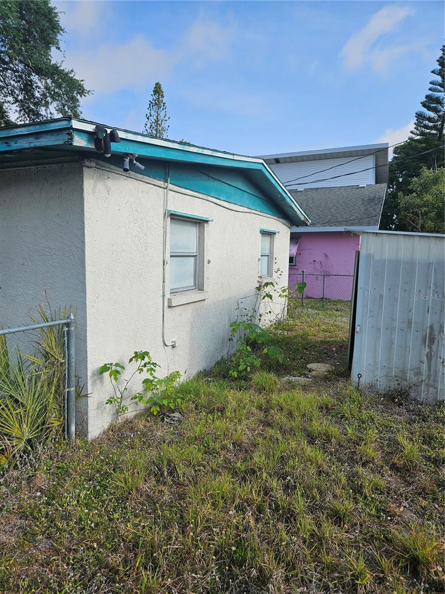 Image 19 of 24 For 2814 Palmadelia Avenue