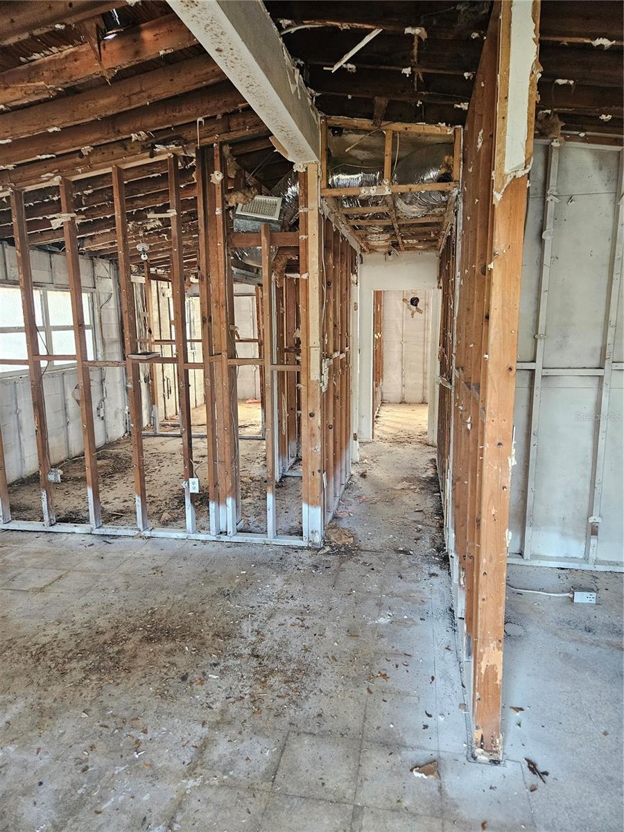 Image 4 of 24 For 2814 Palmadelia Avenue